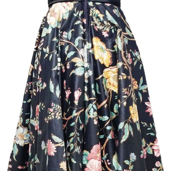 Handmade Floral 8-point Dress - Picture 3 of 3